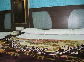 Spot Hotel 3*